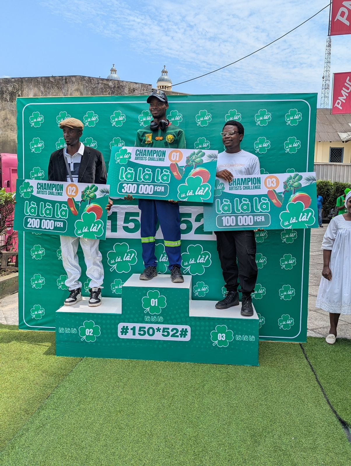 Les trois lauréats du Challenge Là Là Là sur le podium